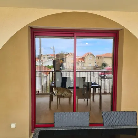A 50m De La Apartment