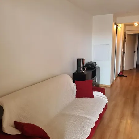 A 50m De La Apartment *